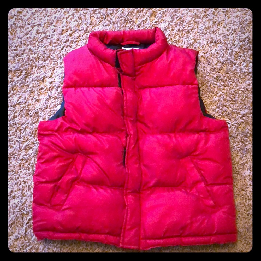 Boys puffy vest. size 6-7. Excellent condition!
